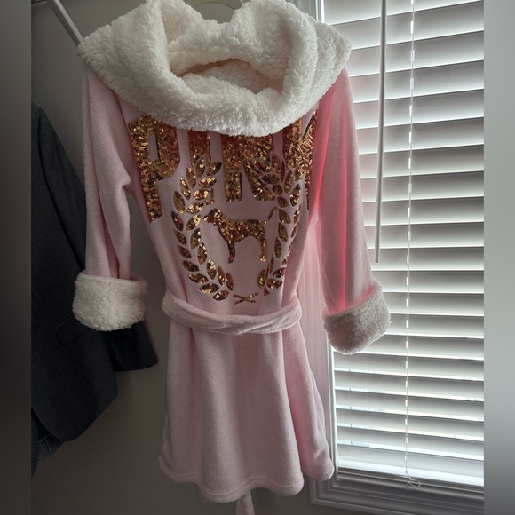 Pink Fleece Robe with White Trim Pink Victoria Secret - Picture 8 of 10